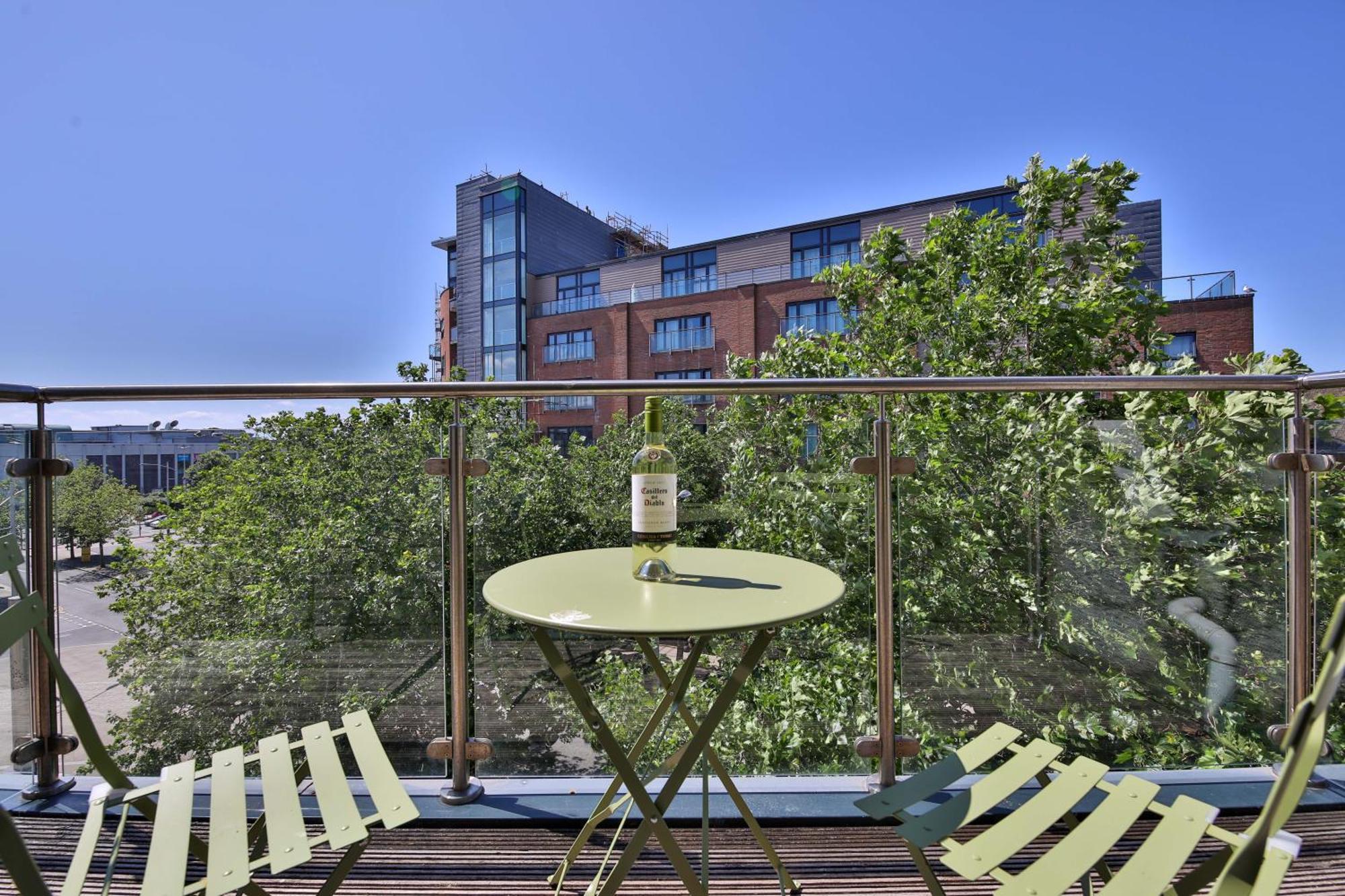 Princess Lofts City Centre Studios With Nespresso Coffee Machines & New Fast Wifi By Stayright สวอนซี ภายนอก รูปภาพ