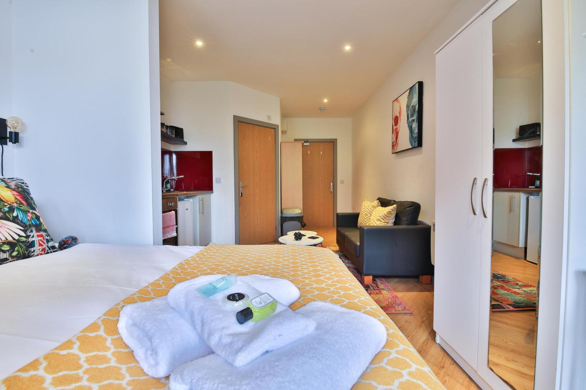 Princess Lofts City Centre Studios With Nespresso Coffee Machines & New Fast Wifi By Stayright สวอนซี ภายนอก รูปภาพ